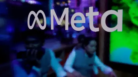 Sonsuz kaydırma davası. Meta genç davacıyla mahkemede anlaştı