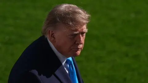 Trump'tan Zelenskiy'e "Rusya ile müzakereleri devretmesinin zamanının geldiği" mesajı