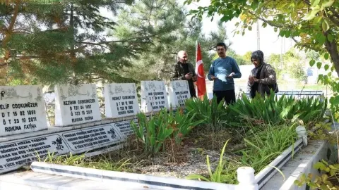 Van depreminin üzerinden 15 yıl geçti, acılar dinmedi