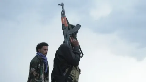 Yemen'de hükümet güçlerinin, Husiler karşısında farklı kentlerdeki ilerleyişi sürüyor