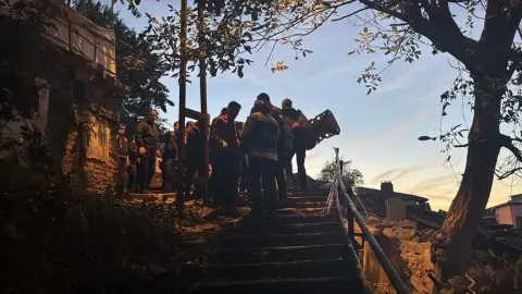 Zonguldak'ta çöken binada 1 kişi kurtarıldı, 1 kişi için arama çalışması başlatıldı